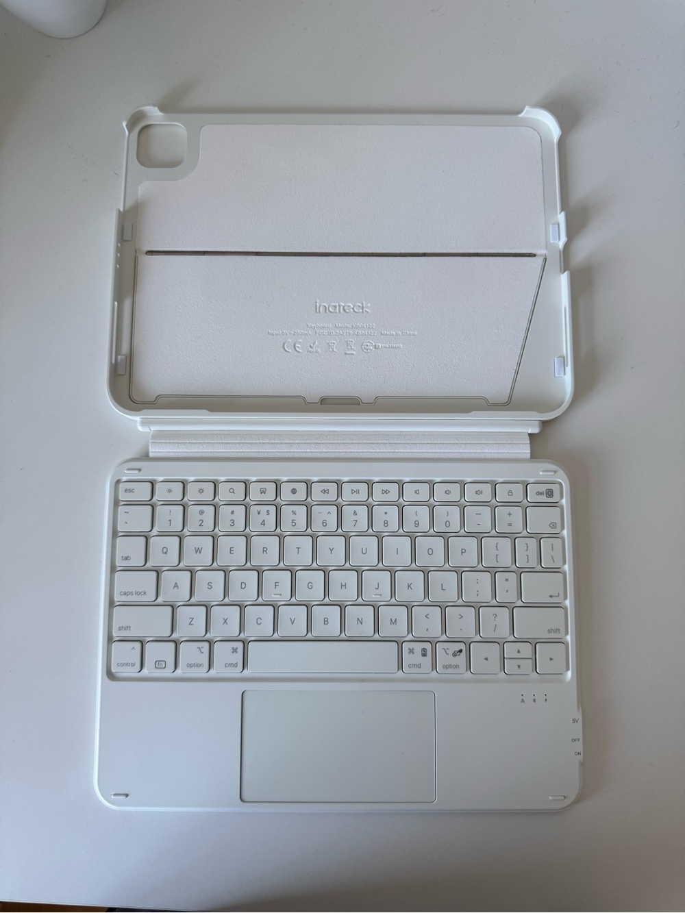White iPad Keyboard Case 10.9” Bluetooth